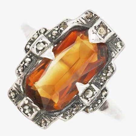 Ring med citrin samt markasiter, stenar saknas/nagg, stl: 18¾, 18K guld, fattning i silver.  Vikt: 3,9 g