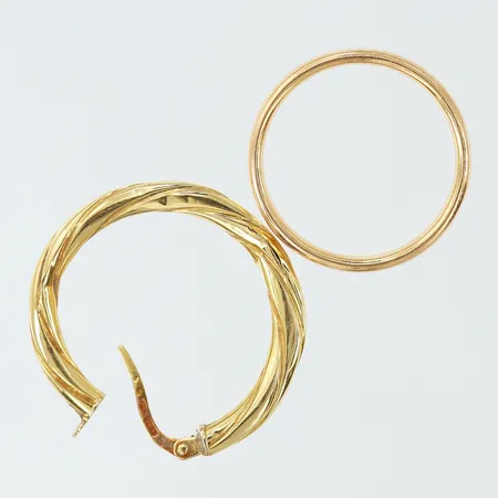 Guldskrot, defekt, udda, 18K.  Vikt: 5,9 g