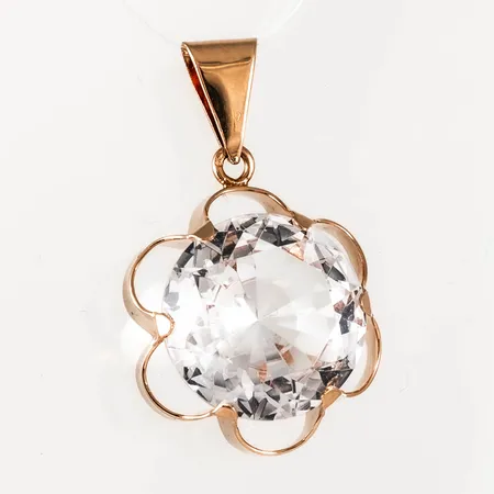 Hänge i 18K guld: Blomma med stor vit sten. Det är 16,7 mm brett, 28,5 mm långt inklusive ögla och väger 3,8g.