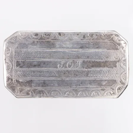 Låda, längd 8,3cm, bredd 4,5cm, grevyr, 830/1000 silver Vikt: 61,2 g
