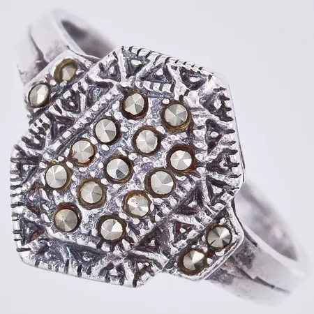 Ring med markasiter, SSA, stl: 16½, bredd: ca 2-13mm, silver 925/1000 Vikt: 2,5 g