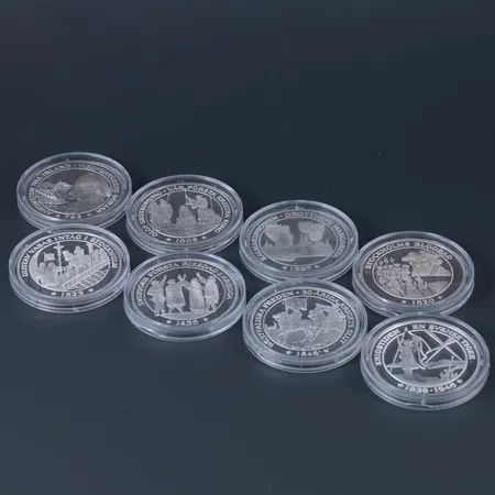 Silvermynt, Ø 38,7 mm, Sveriges Historia 2000, etui, 925/1000 silver. Vikt: á 22,0g. Ankomsten till Irland - Vikingatågets Början 793. Olof Skötkonung - Vår Första Kristna Kung 1008.  Drottning Margareta 1397.  Sveriges Första Riksdag i Arboga 1435.  Stockholms Blodbad 1520. Gustav Vasas intåg i Stockholm 1523. Westfaliska Freden - 30 Åriga Krigets Slut 1648.  Krigstiden - En Svensk Tiger 1939 - 1945. 