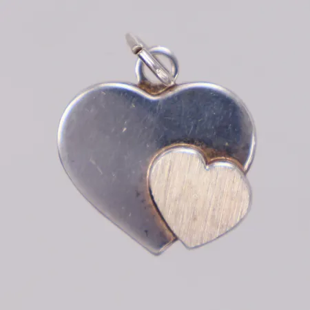 Hänge, hjärta, längd 22mm, gravyr, 925/1000 silver Vikt: 3,4 g
