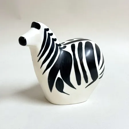 Figurin, Zebra, porslin, formgiven av Lillemor Mannerheim för Arabia och WWF, höjd ca15cm, breddca 18cm