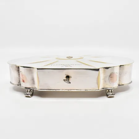 Skrin, nysilver, ca 12x23cm, höjd 4cm, graverad på locket