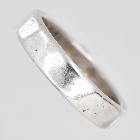 Ring, stl 16¾, bredd 4,2mm, silver 925/1000, vikt 3,7g Vikt: 3,7 g