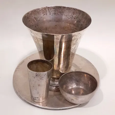 Diverse silverföremål, gravyr, skeva/buckliga, silver 830/1000 Vikt: 363,9 g
