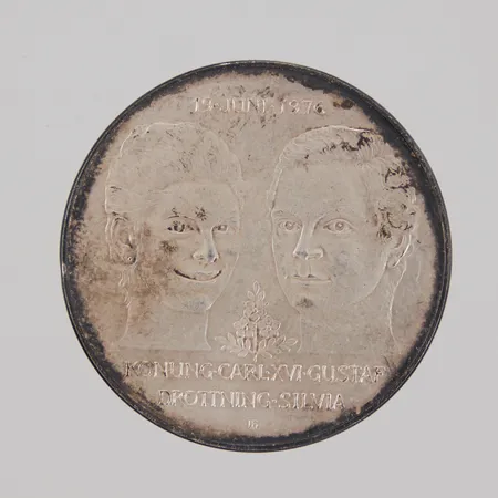 Minnesmynt, Ø36mm, Det Kungliga bröllopet, Konung Carl XVI Gustaf Drottning Silvia 19 Juni 1976, nominellt värde 50kr, Silver 925/1000  Vikt: 27 g