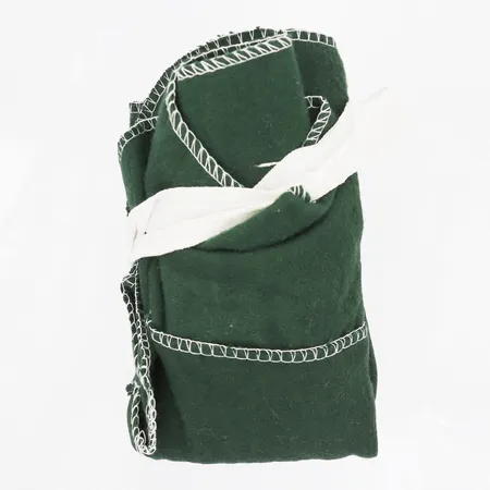 Besticklinda, plats för 12 bordsbestick, 50x24cm, grön filt, vita band.