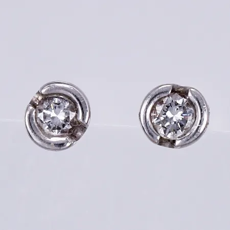 Ett par örhängen med vita stenar, stop saknas, Ø 3mm, vitguld, 18K  Vikt: 0,5 g