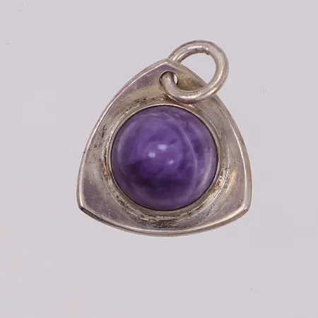Hänge med ametist, längd 20mm, finska stämplar, 813/1000 silver  Vikt: 3,1 g