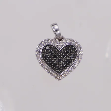 Hänge hjärta med diamanter 36xca0,005ct samt svarta diamanter 14x0,005ct, 16x12mmm, Guldfynd, vitguld, 18K Vikt: 1,6 g