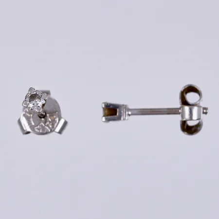 Ett par örhängen med diamanter ca 1xx0,05ct vardera, 18K Vikt: 0,9 g