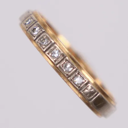 Ring med 8/8-slipade diamanter 6xca0,01ct, stl 16¾, bredd: 3,2mm, gravyr 18K Vikt: 2,5 g