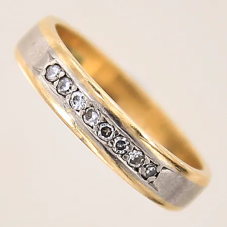 Ring med diamanter 8 x ca 0,02ct, stl 17¼, bredd 4,3mm, tvåfärgad, 18K  Vikt: 4,7 g