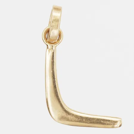 Berlock i form av en bumerang, höjd: 18mm, bredd 8mm, 18K guld Vikt: 0,5 g