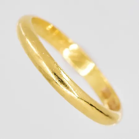 Ring, stl 20¾, bredd 3,2mm, personligt graverad, 23K Vikt: 4,7 g