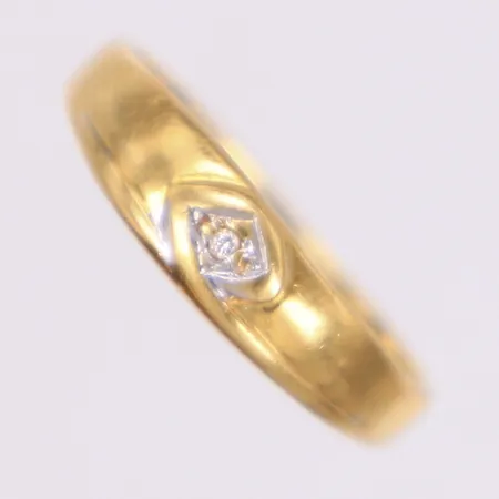 Ring med briljantslipad diamant ca 0,005ct, stl 15½, 18K Vikt: 1,2 g