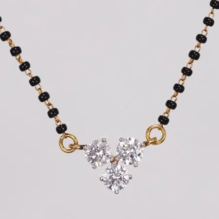 Collier, stenar, längd ca 43,5cm, bredd 3-13mm, 18K, bruttovikt: 7,2g Vikt: 7,2 g