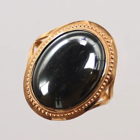 Ring med stor sten, stl 17¾, bredd 22 mm, 18K 5,6g totalt. 