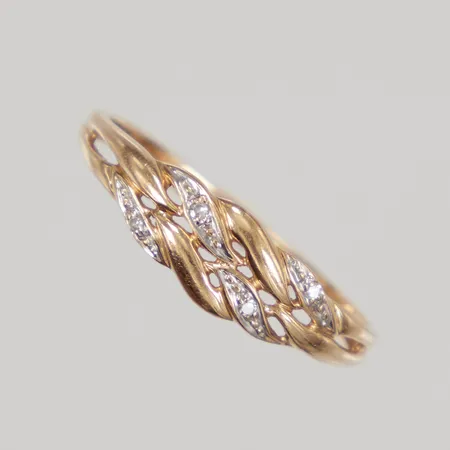 Ring stl 17, bredd 1,6-5,3mm, åttkantsslipade diamanter 4x0,005ct, GFAB, 18K Vikt: 1,1 g