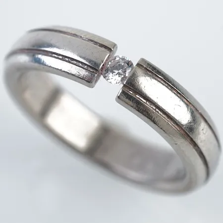 Ring m vit sten, silver, stl 19(60) Vikt: 7,1 g