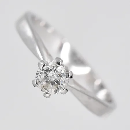 Ring vitguld, diamant 0,28ct enligt gravyr, stl 16¾, 18K Vikt: 2,4 g