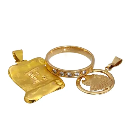 Diverse smycken, 18K guld, bucklor, gravyr Vikt: 4,6 g