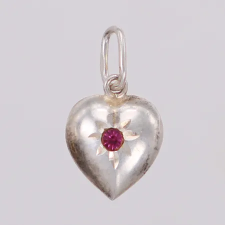 Hänge med rosa sten, längd 18,1mm, bredd 10,0mm, 830/1000 silver Vikt: 0,6 g