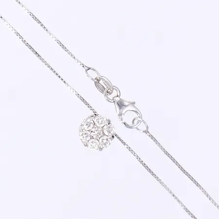 Halscollier med diamanter 7x ca 0,03ct, 39,5/44,5cm, bredd 1-7mm, vitguld 18K Vikt: 2,1 g
