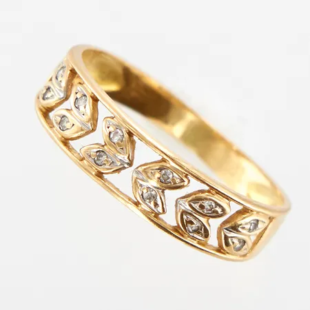 Ring med diamanter 12x0,005ct, GFAB, stl 16, bredd framtill ca 5mm, 18K Vikt: 1,6 g