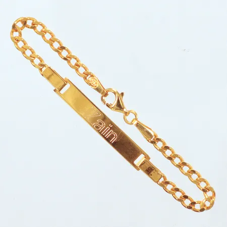 Barnarmband namnbricka, med gravyr,  längd 13cm, bredd 2,30mm,  21k Vikt: 2,8 g