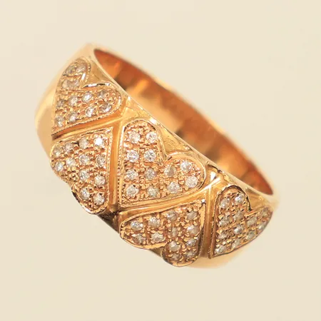 Ring hjärtan med diamanter 60x ca 0,01ct 8/8-slipade, stl 22¾, bredd 6,3-11mm, 18K  Vikt: 12,4 g