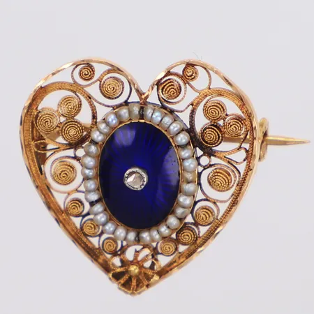 Brosch, filigranhjärta med seedpärlor och rosensten, blå emalj, längd 25mm, bredd 24mm, G. Dahlgren&co, 18K Vikt: 4,2 g
