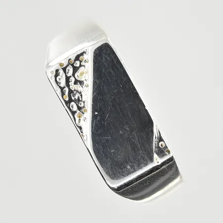 Klackring, stl 18, bredd 2-8 mm, 925/1000 silver. Vikt: 7,6 g