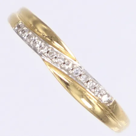 Ring med diamanter 13x ca 0,005ct, stl 17½, bredd 1-3mm, GHA, 18K Vikt: 1,4 g