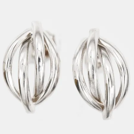 Ett par örhängen, höjd 14mm, bredd 8mm, 18K vitguld Vikt: 0,9 g