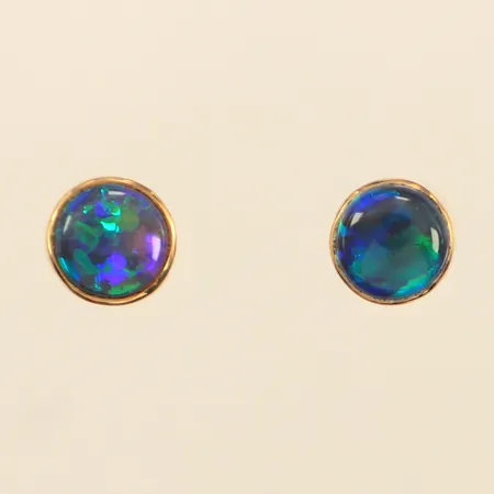 Ett par örhängen med opaler, Ø7,2mm, 18K Vikt: 1,7 g