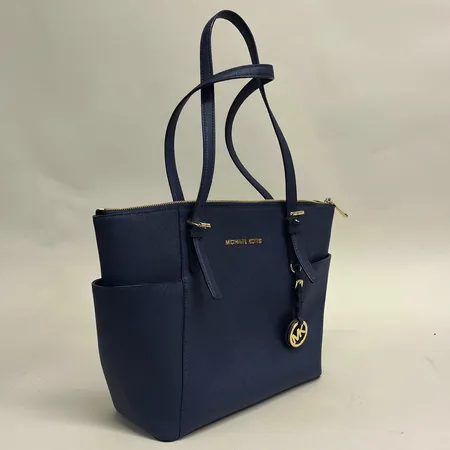 Handväska, Jet Set, Michael Kors, höjd 26, bredd 37cm, top-zip, sidofickor, nyckelhållare, tygfoder med logoprint, mörkblå, logoberlock, gott skick