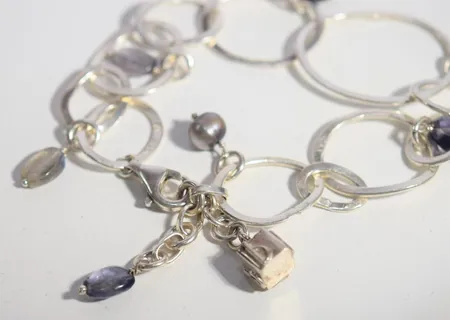  Armband  med stenar, längd 31 cm justerbar, silver 925/1000 Vikt: 18,6 g