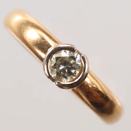 Ring med diamant, ca 0,50ct, stl 18¼, bredd 3-5mm, 18K Vikt: 9,2 g