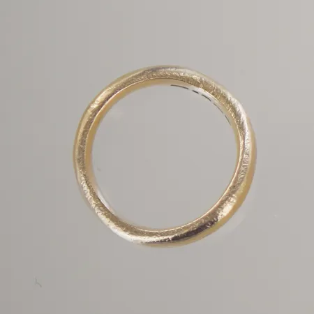 Ring vågig, Ø 17 mm, bredd 4,6 mm, 18K Vikt: 8,1 g