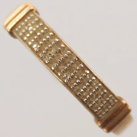 Ring med vita stenar, stl 18, bredd 1-3mm, sliten, 18K Vikt: 2,5 g