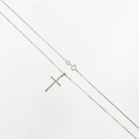 Kedja med hänge, kors med vita stenar, kedja ca 51cm, kors ca 28mm, 925/1000 Silver Vikt: 2,9 g