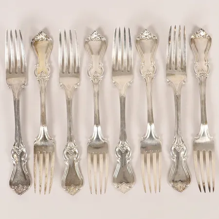 Åtta Matgafflar med monogramgravyr, modell Olga, Thomson & Co, 1855, längd 20,5cm, Silver.  Vikt: 607 g