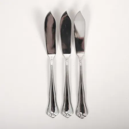 Tre Fiskknivar, modell Symfoni, längd: 20cm, Mema Guld & Silver AB, Lidköping år 1968-1987, silver. Vikt: 139,5 g