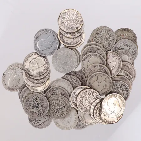 60 mynt, 1-kronor, Gustaf V samt Oscar II, olika årtal, slitage, 800/1000 silver Vikt: 436,2 g