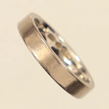 Ring slät, stl 17½, bredd 3,8mm, Odens Smycke AB Stockholm, gravyr, repig, vitguld, 18K  Vikt: 6,4 g