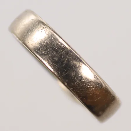 Slät ring, stl 18¾, bredd 4mm, vitguld, 18K  Vikt: 8,7 g