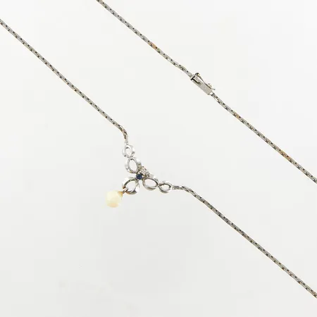 Collier med pärla och stenar, 43,5cm, vitguld, 18K Vikt: 8 g